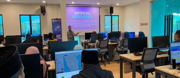 KURSUS ASAS SENI DALAM ARTIFICIAL INTELLIGENCE
